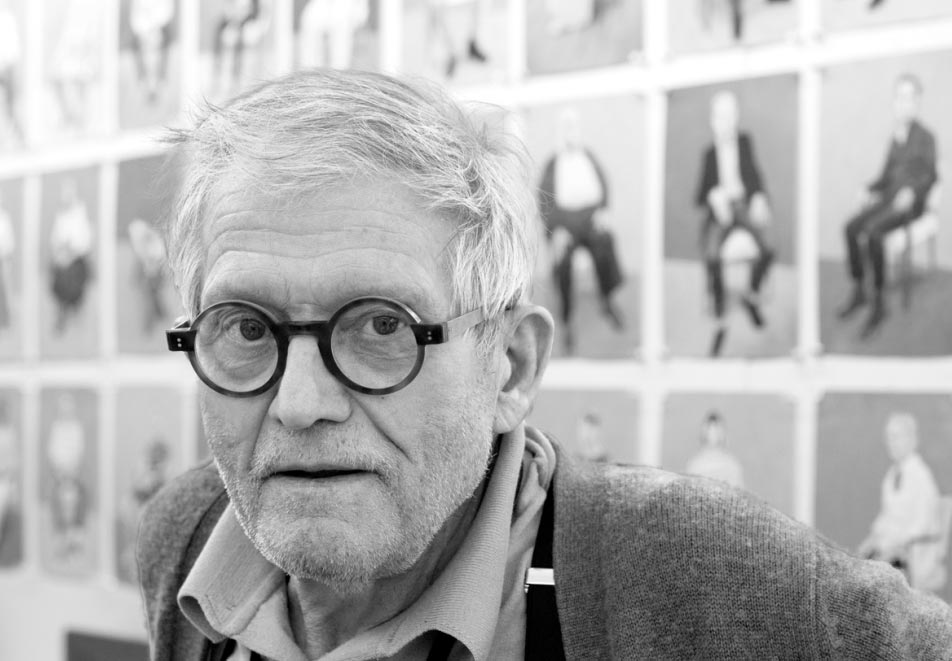 This image has an empty alt attribute; its file name is David-Hockney.jpg
David Hockney – A master of colour, pattern, and quiet English eccentricity